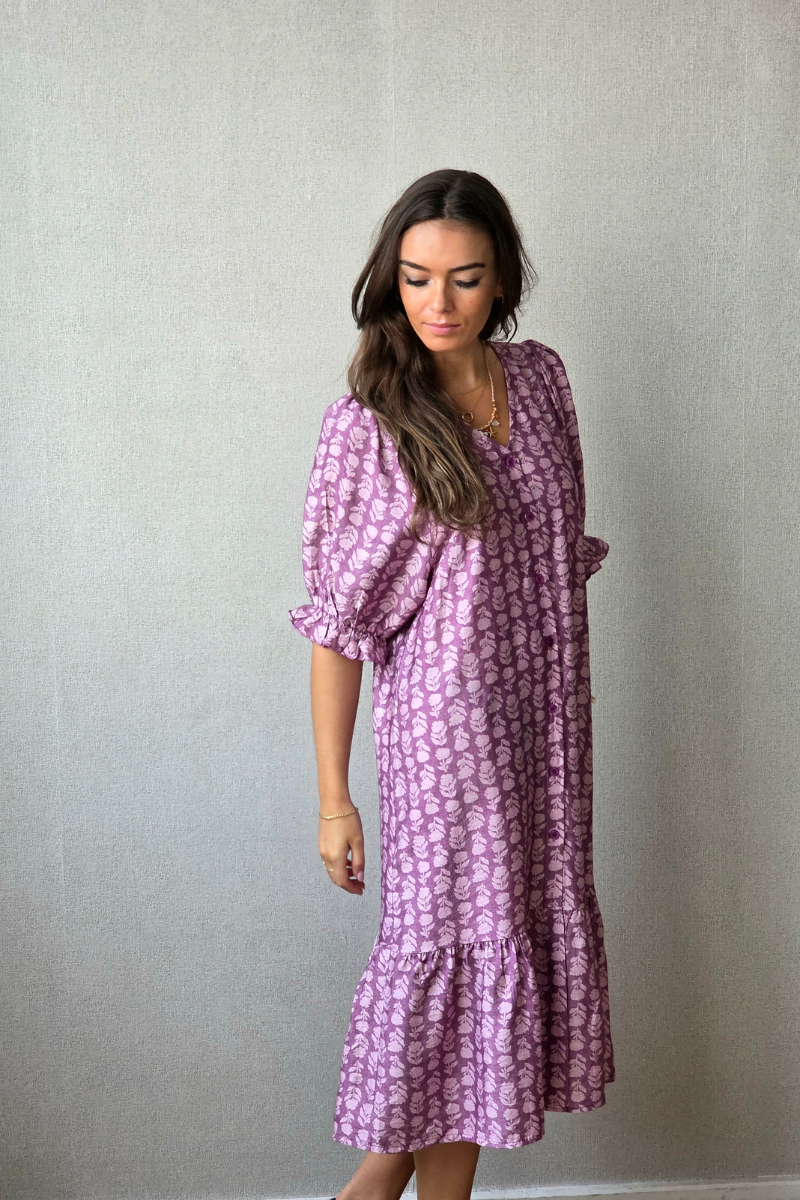 Vestido flores  con botones morado