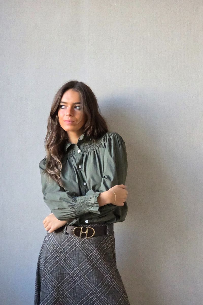 Camisa de cuello alto fruncido verde militar