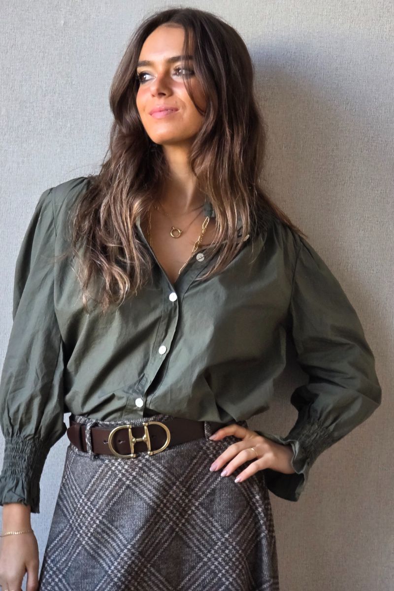 Camisa de cuello alto fruncido verde militar