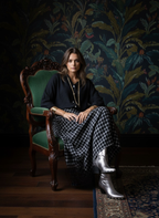 Falda larga de cuadros corte asimétrico negra