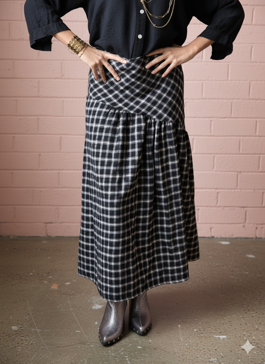 Falda larga de cuadros corte asimétrico negra