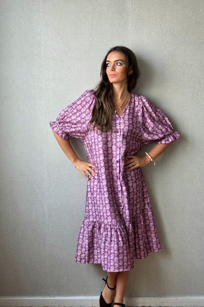 Vestido flores  con botones morado