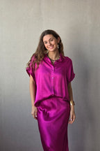 Falda de raso magenta