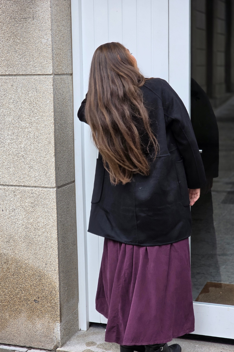 Abrigo de paño básico cuatro botones negro