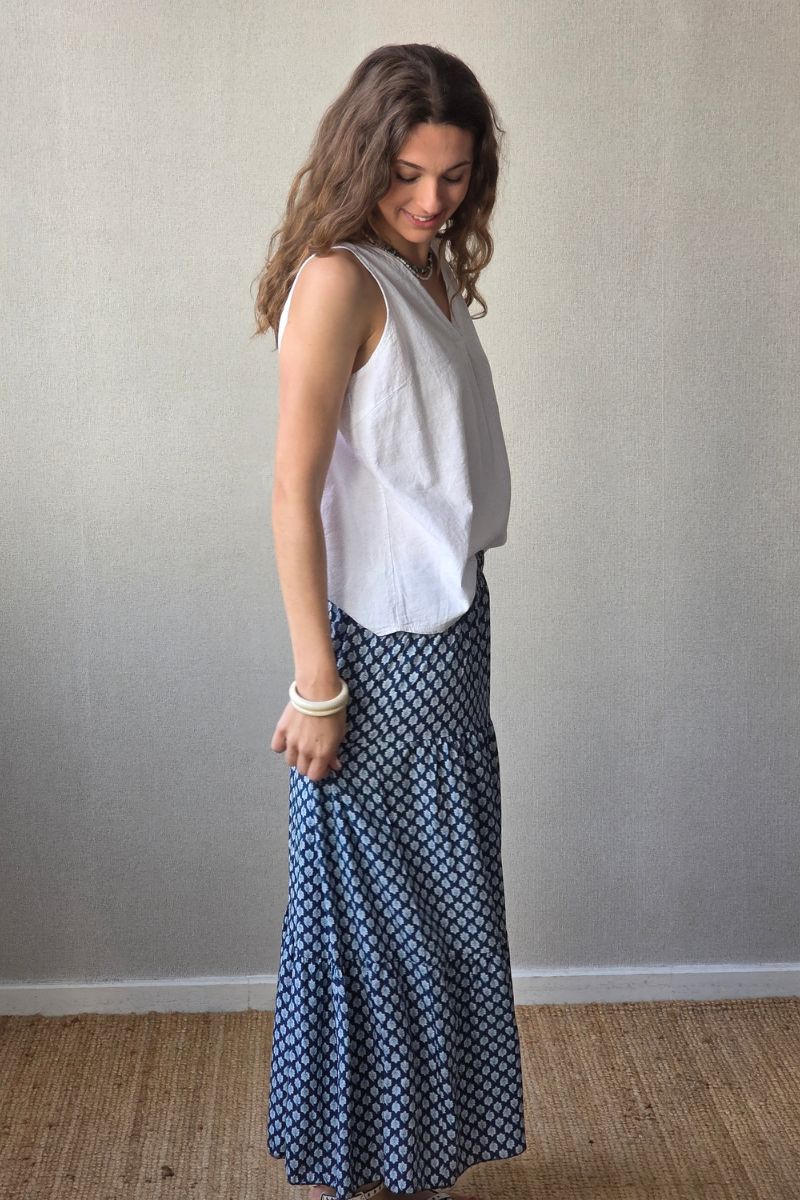 Falda estampado de flores con volantes azul marino