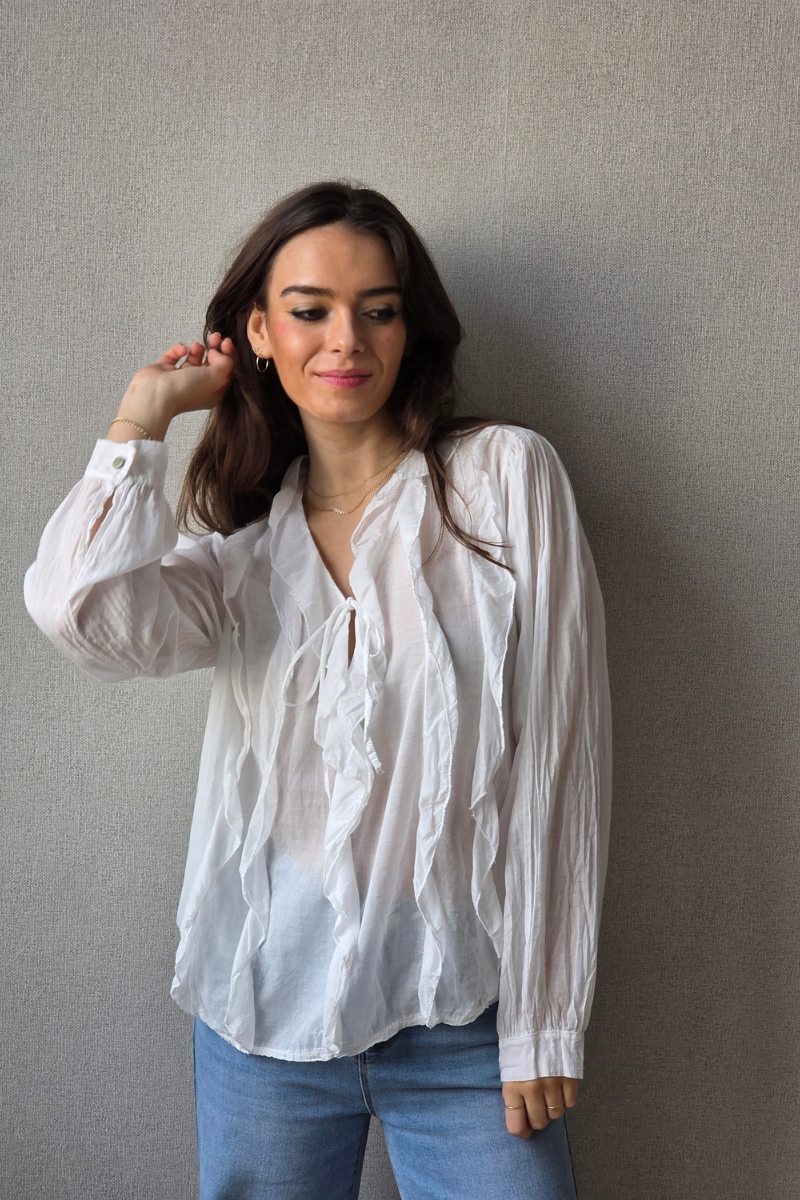 Blusa Blanca con Volante