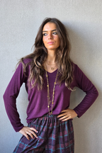 Jersey punto fino cuello pico berenjena