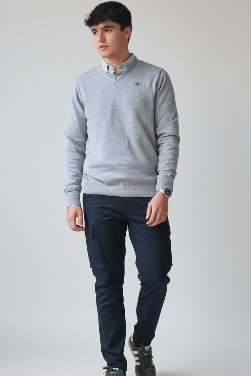 Jersey de hombre de cuello pico gris