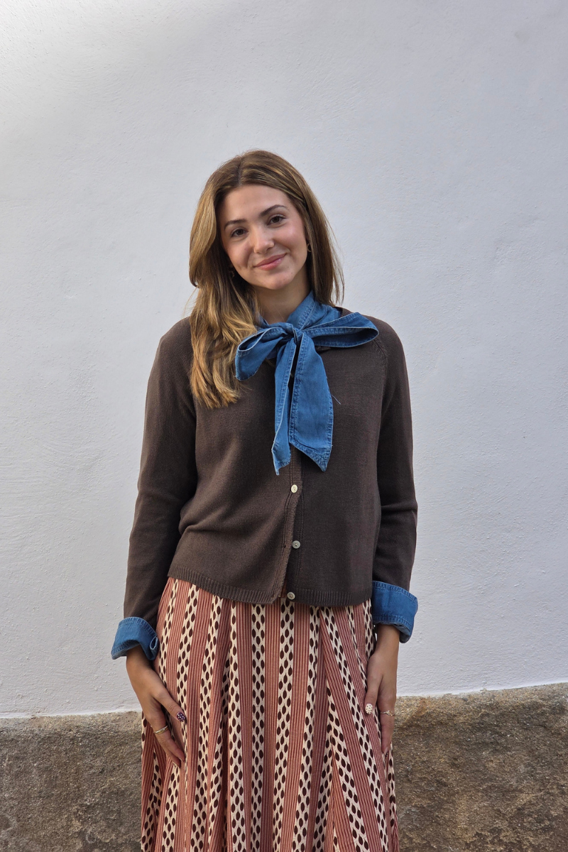 Chaqueta con botones color chocolate