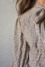 Blusa Cristina con lazo de cuadros gris