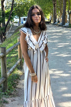 Vestido con volantes y estampado de rayas