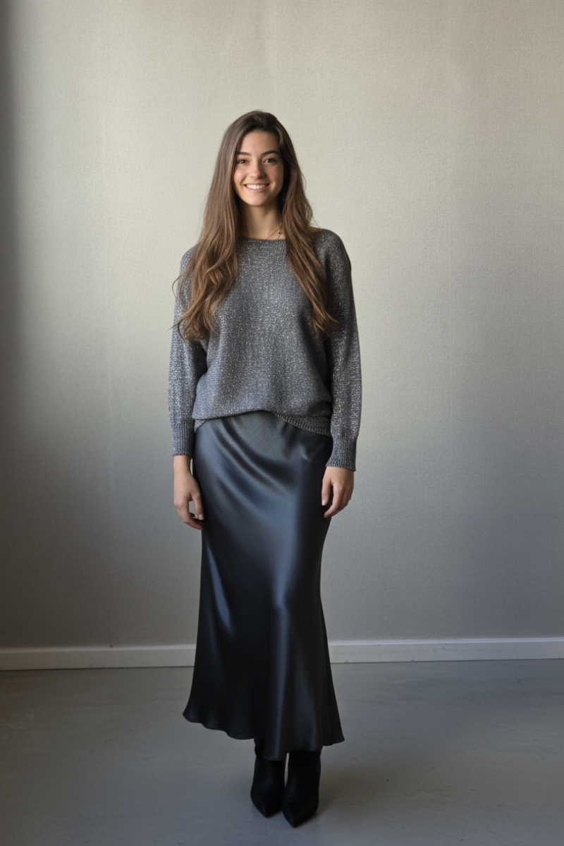 Falda satinada arrugada gris oscuro