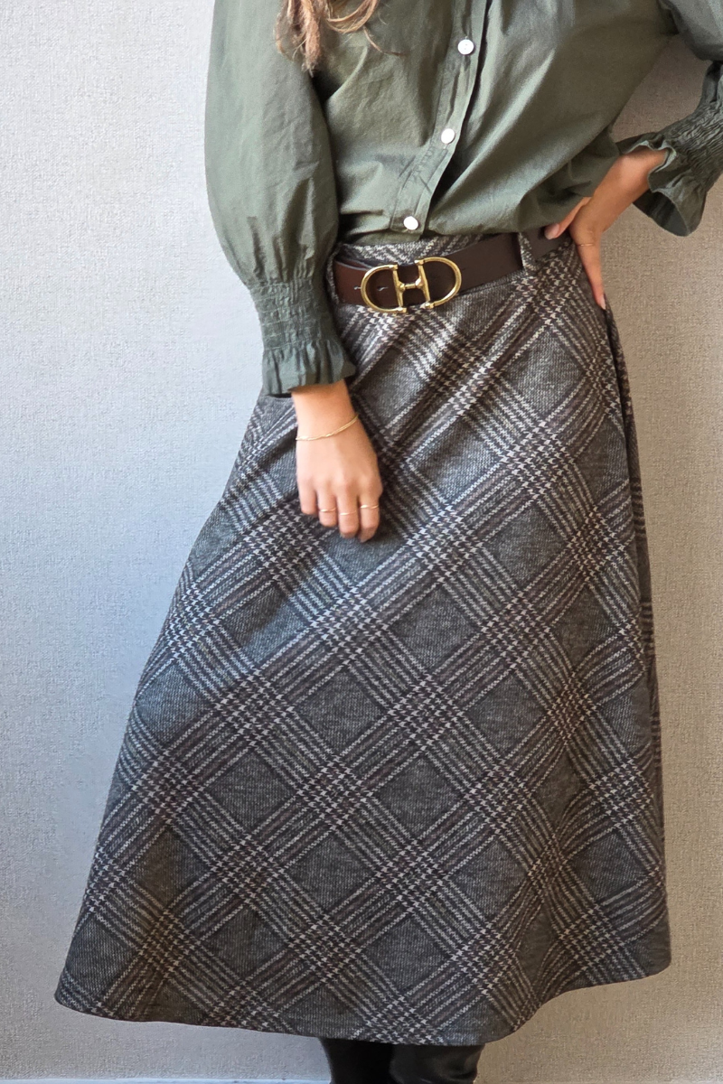 Falda British de cuadros con cinturón verde militar