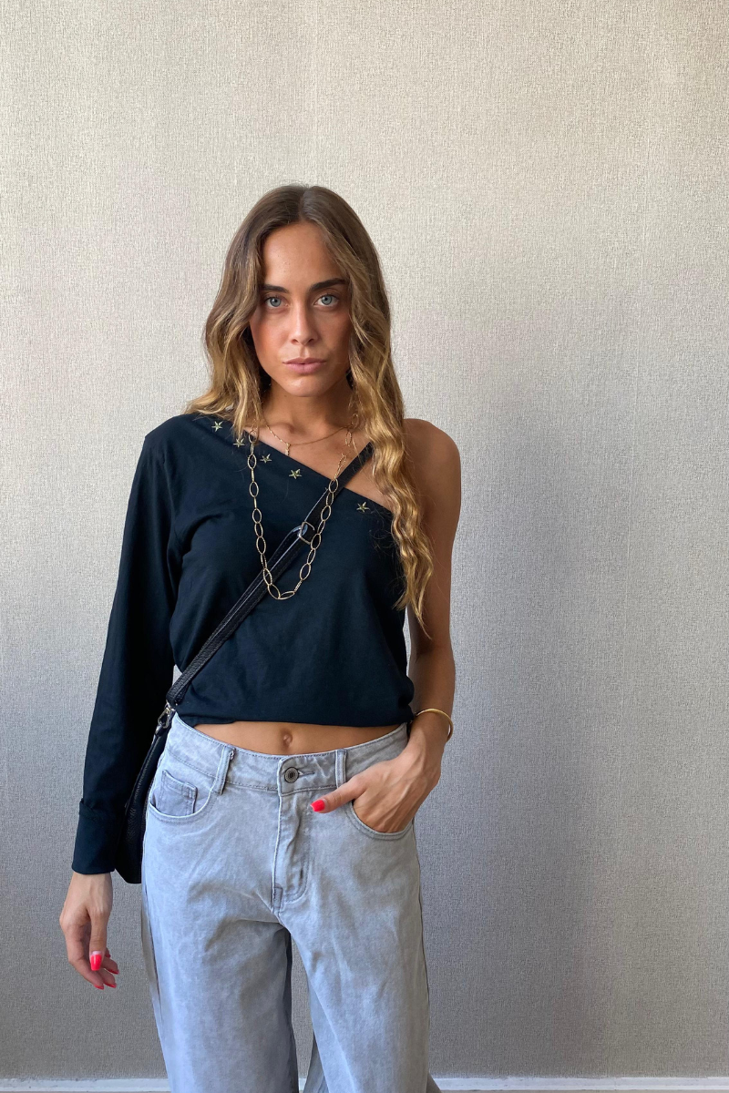 Top asimétrico con estrellas negro