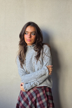 Jersey cuello Perkins con volante gris