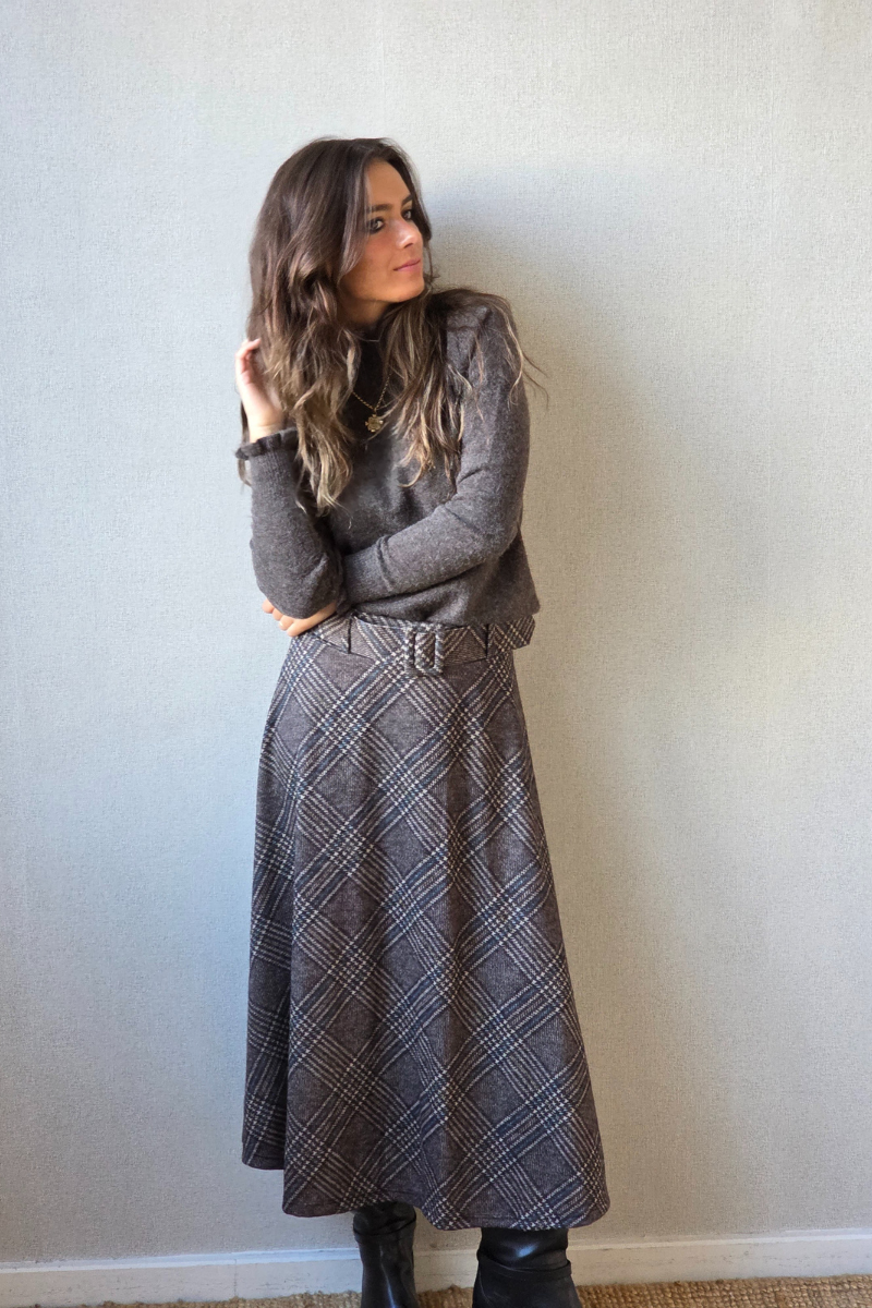 Falda British de cuadros con cinturón chocolate