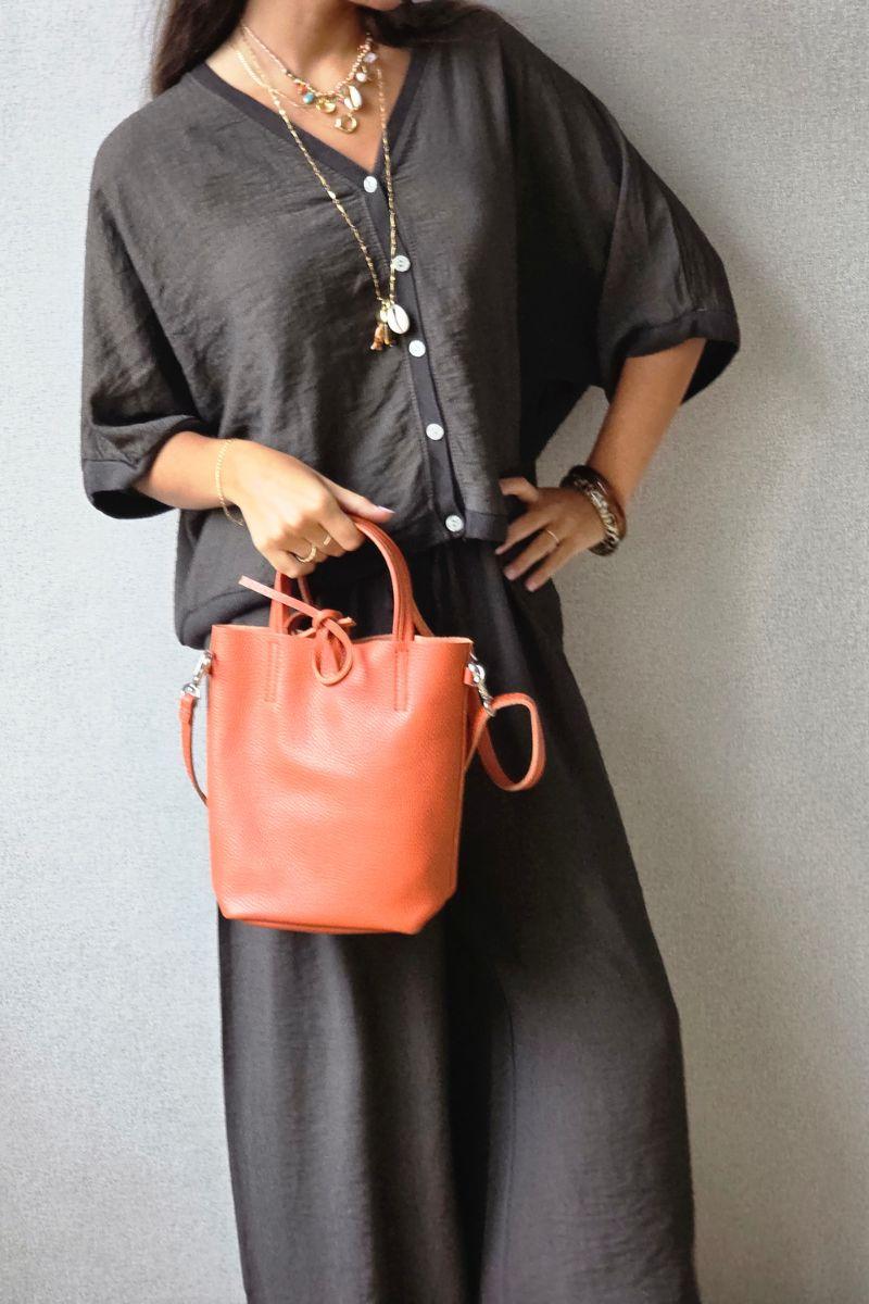 Bolso pequeño  tipo cubo de piel naranja