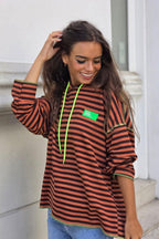 Sudadera de rayas con capucha color caldero