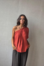 Blusa goma caldero asimétrica