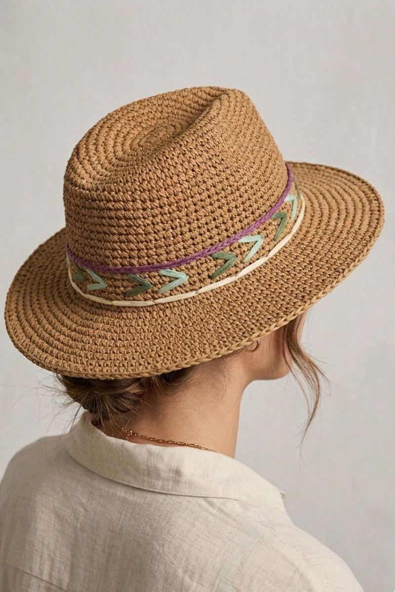 Sombrero de playa beige con detalles pespunte