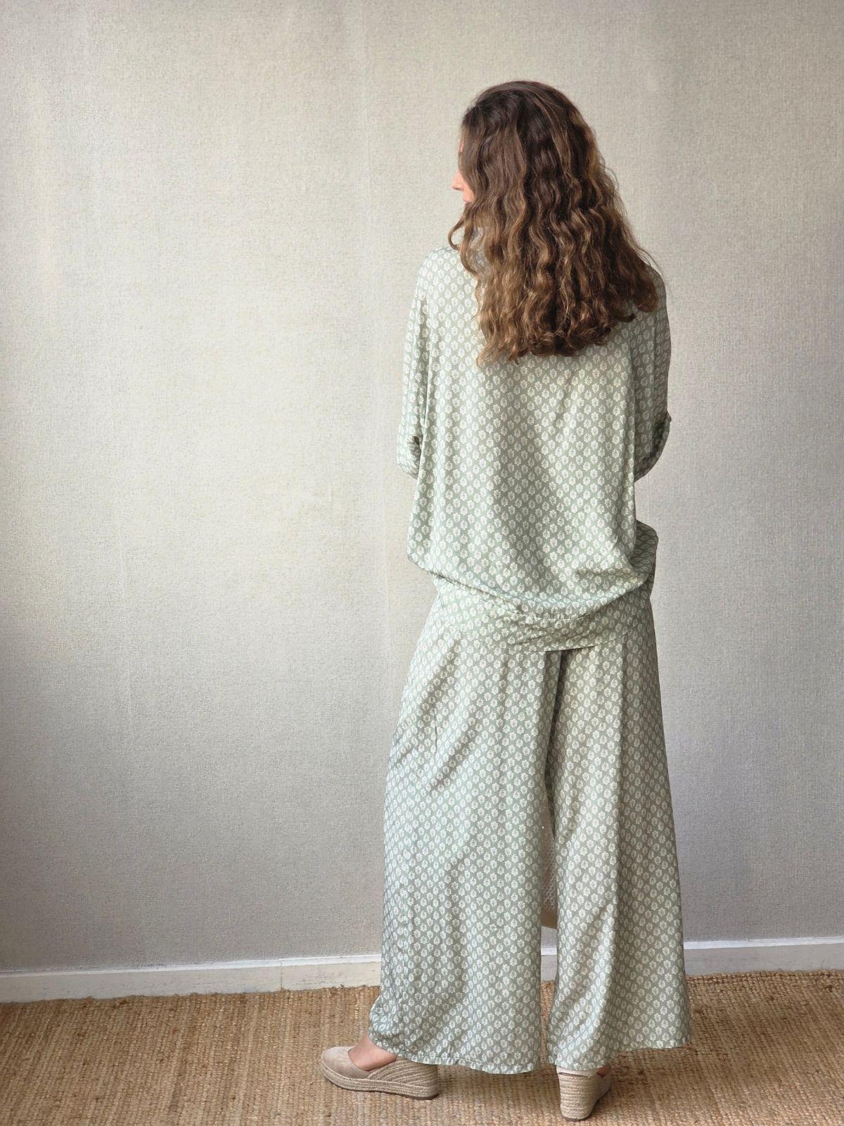 Pantalón estampado de flores salvia