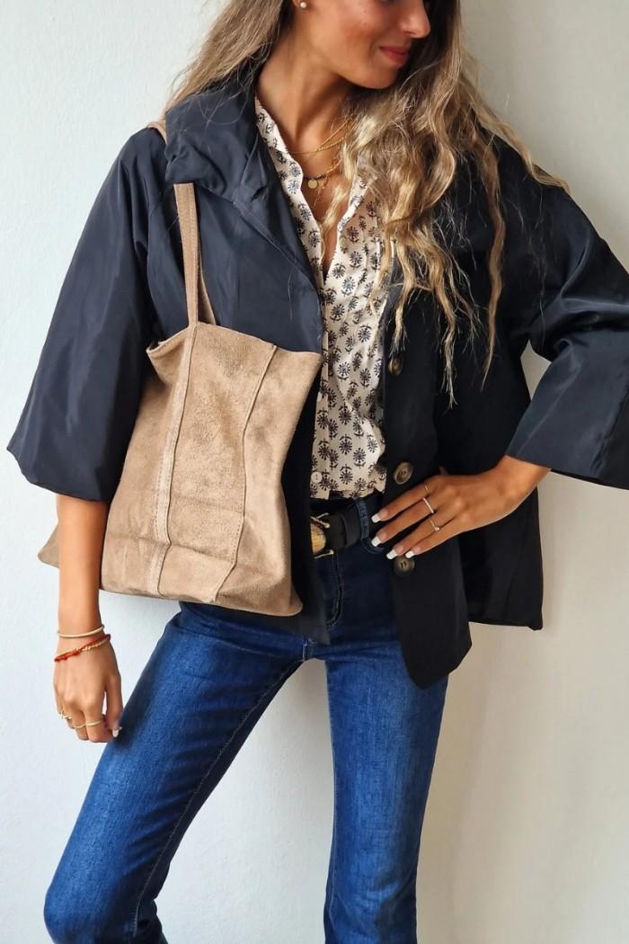 Parka corta tipo chubasquero negro