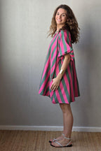 Vestido de mujer manga abullonada con rayas fucsia