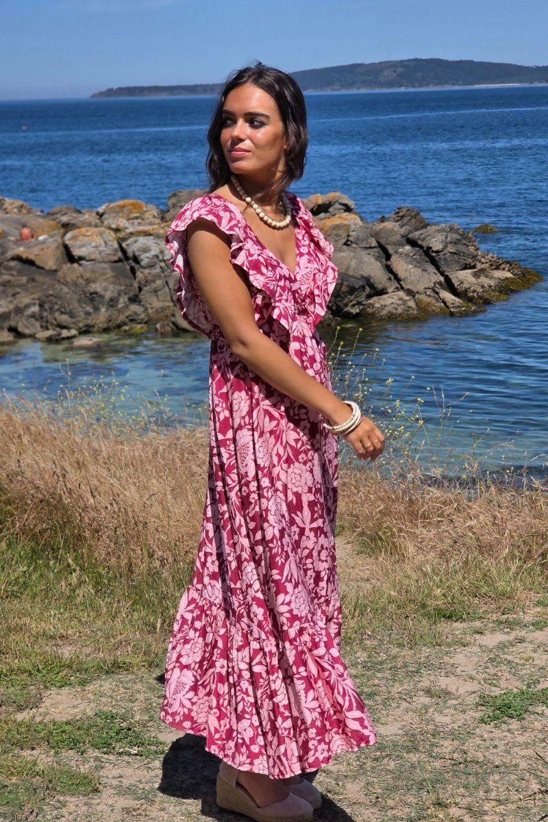 Vestido con volante con flores rosa
