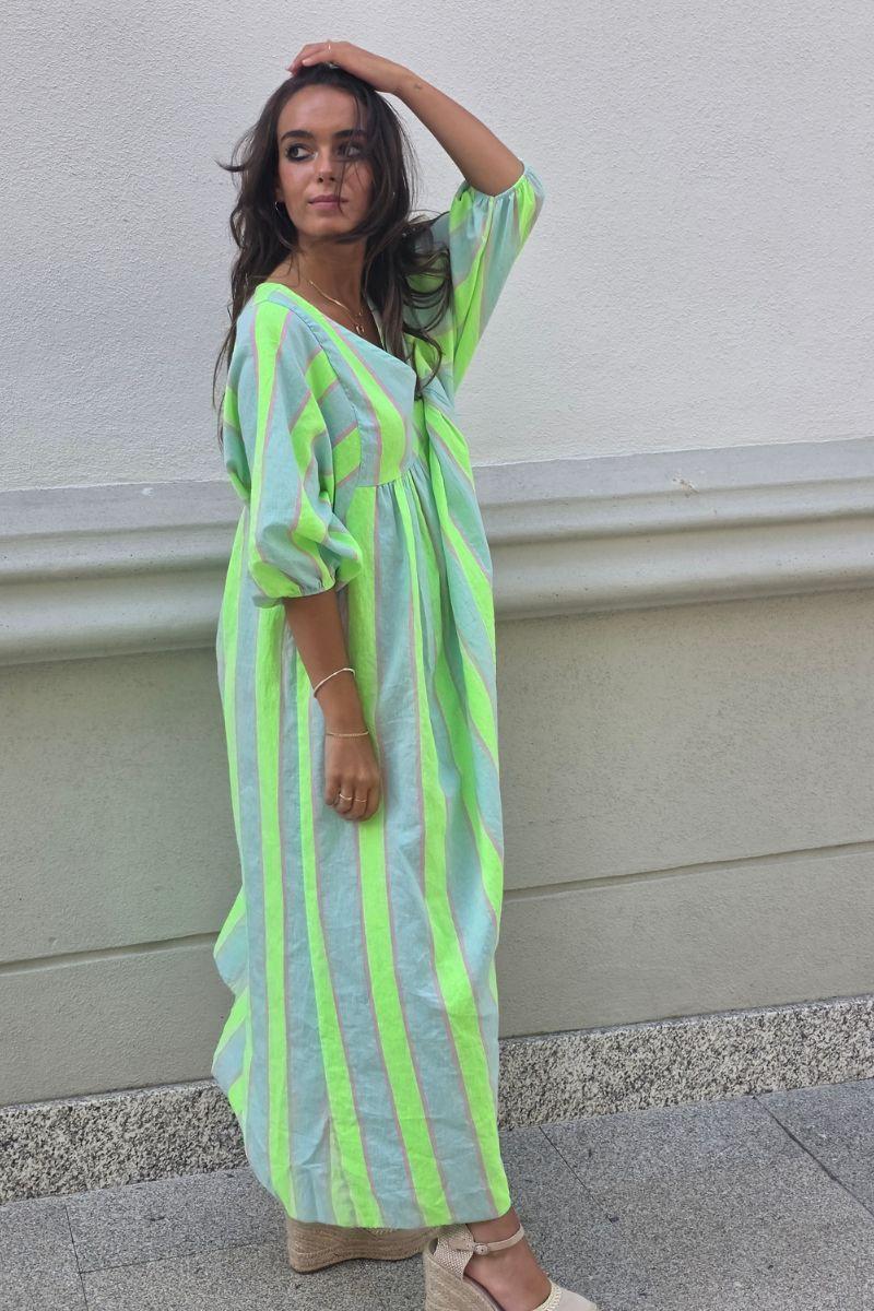 Vestido de cuello pico con rayas verde flúor