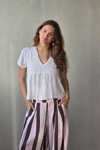 Blusa funcida  cuello pico blanco