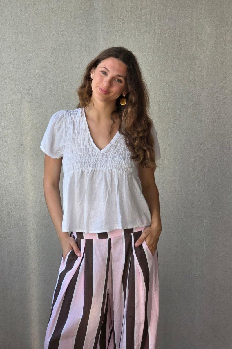 Blusa funcida  cuello pico blanco