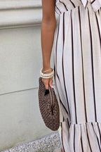 Vestido con volantes y estampado de rayas