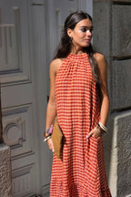 Vestido cuello halter de cuadros teja