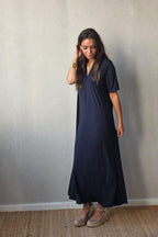 Vestido liso cuello pico m/corta azul marino
