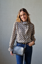 Blusa estampado geométrico negro y beige