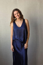 Blusa tirantes de raso azul marino