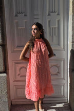Vestido cuello halter de cuadros naranja flúor