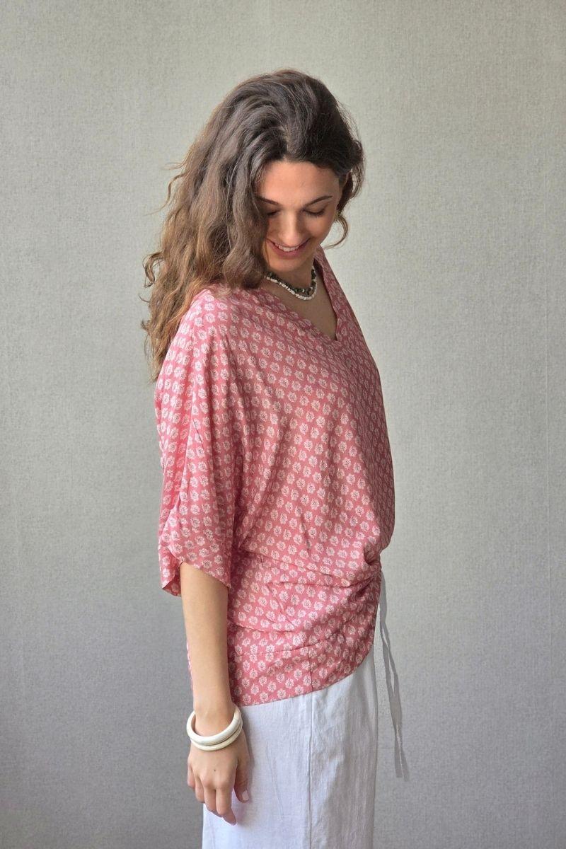 Blusón oversize estampado de flores rosa