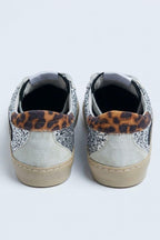 Sneakers rayo color plomo