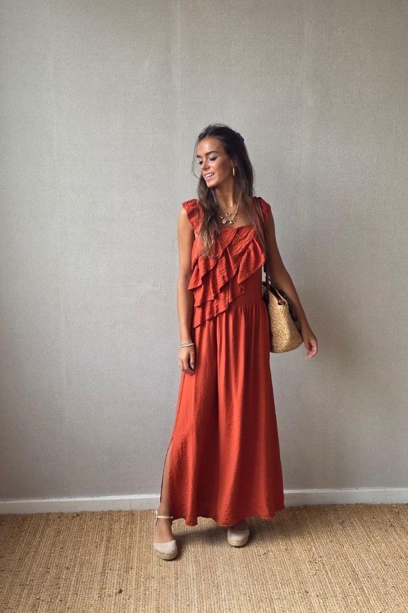 Vestido de volante y tirantes