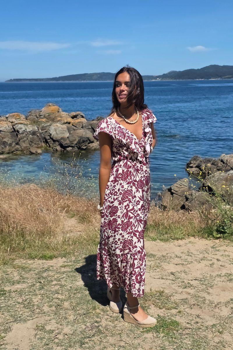 Vestido con volante con flores beige