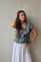 Top volante gris
