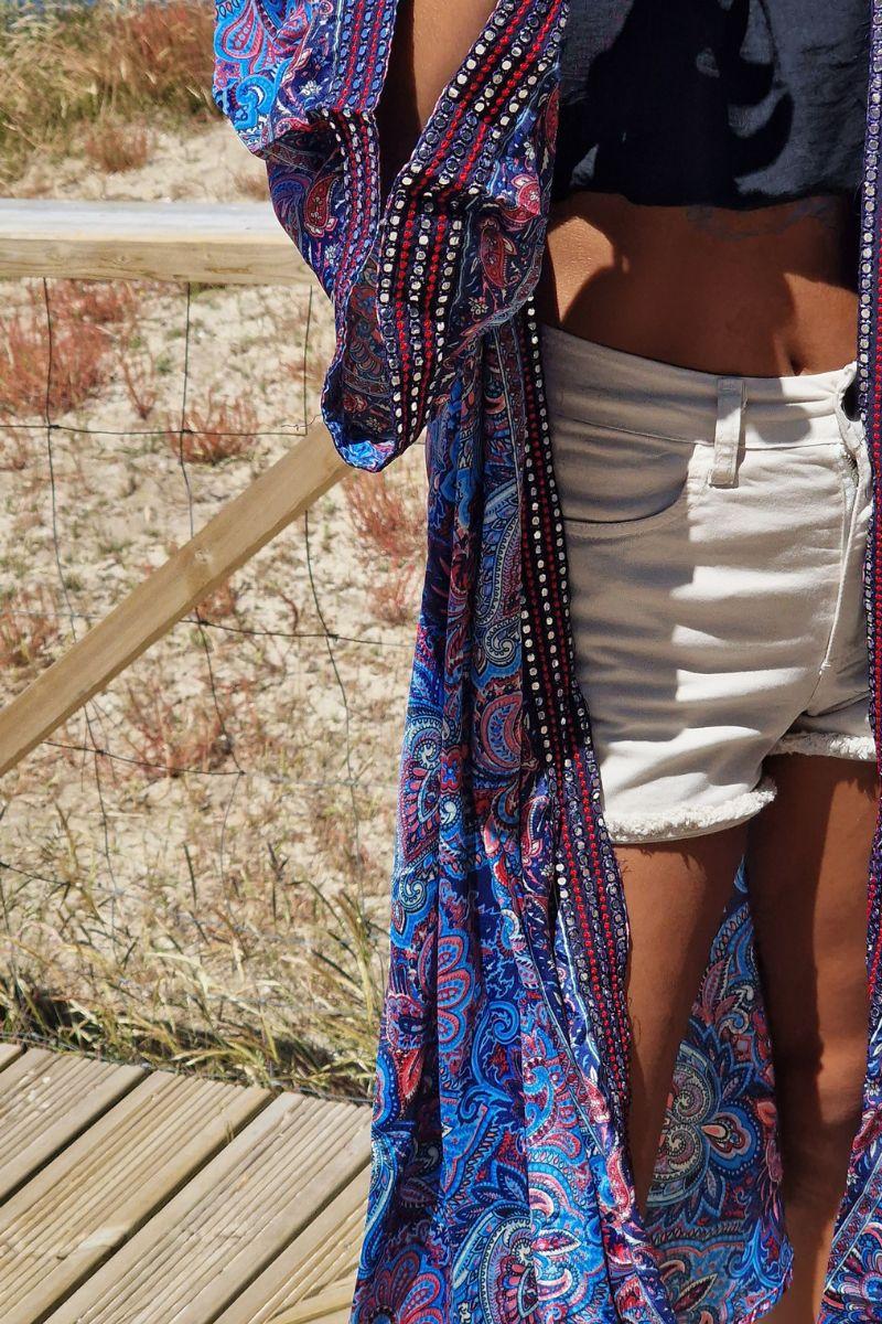 Kimono largo estampado rematado con espejitos tonos azulones