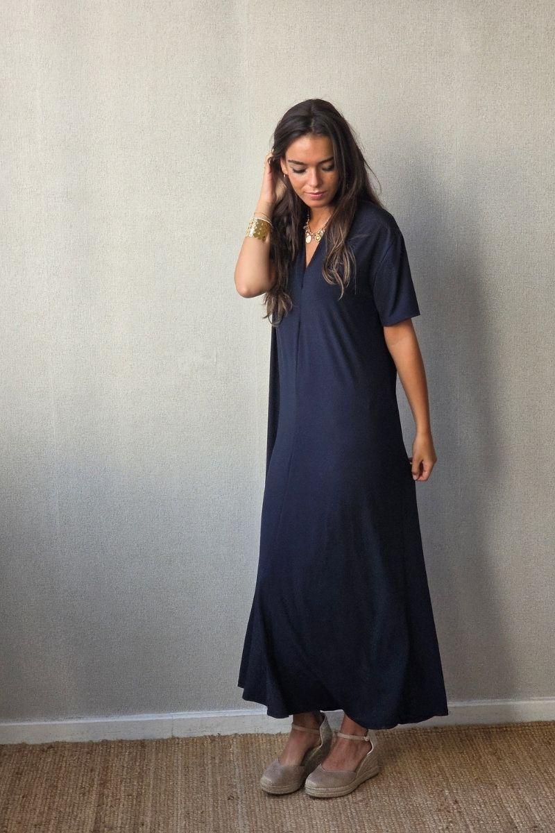 Vestido liso cuello pico m/corta azul marino