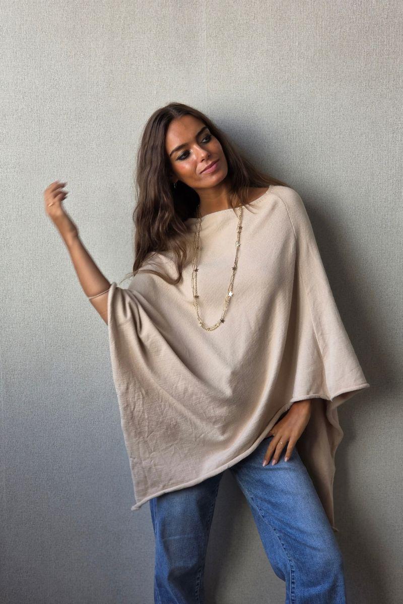 Capa de punto beige