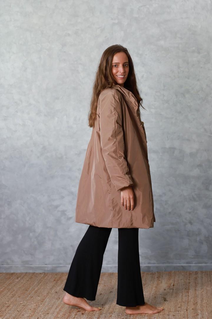 Parka tipo chubasquero camel