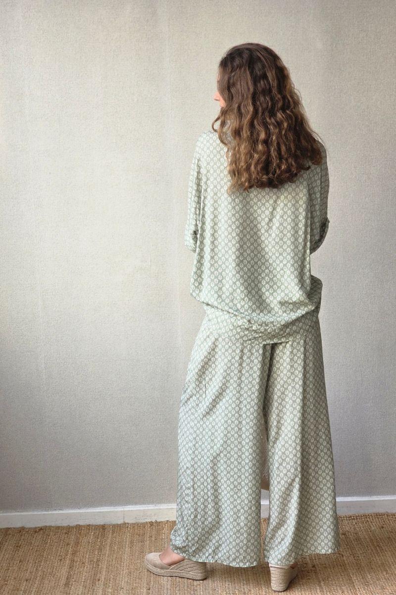 Blusón oversize estampado de flores salvia
