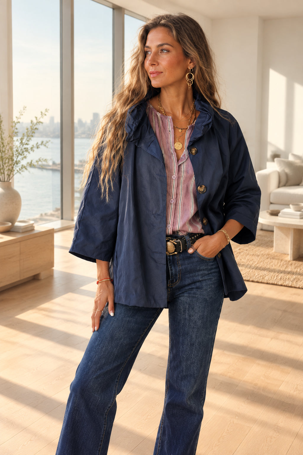 Parka corta tipo chubasquero azul marino