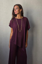 Camiseta asimétrica cuello redondo