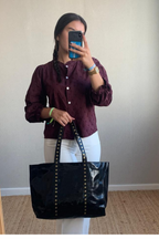Bolso de piel con tachas negro